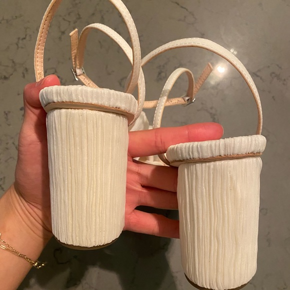 NWOT Loeffler Randall Camellia Pearl Pleated Bow Heel - Picture 6 of 8